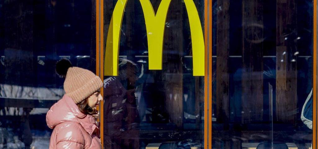 Πουλάει ακίνητα και φεύγει από τη Ρωσία η McDonald's μετά από 30 χρόνια